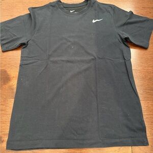 2 Nike Men's Black and Green Short Sleeve Tees